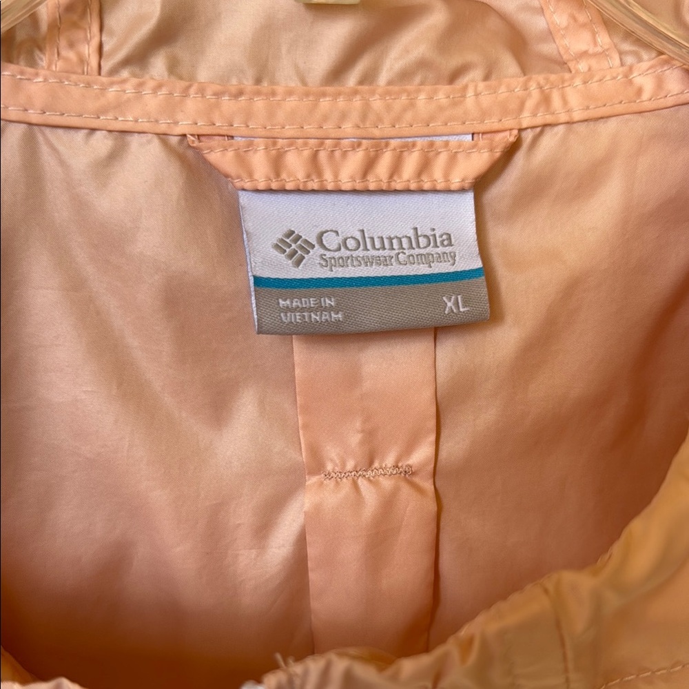 Columbia Peach and Navy Windbreaker - Picture 5 of 6